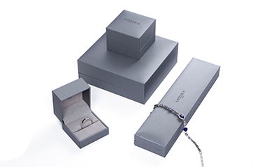 How the plastic jewelry box work?