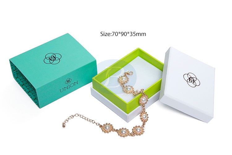 design multicolored paper jewelry box