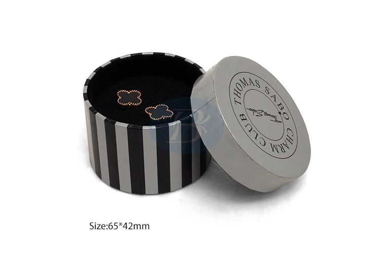 round earrings jewelry box