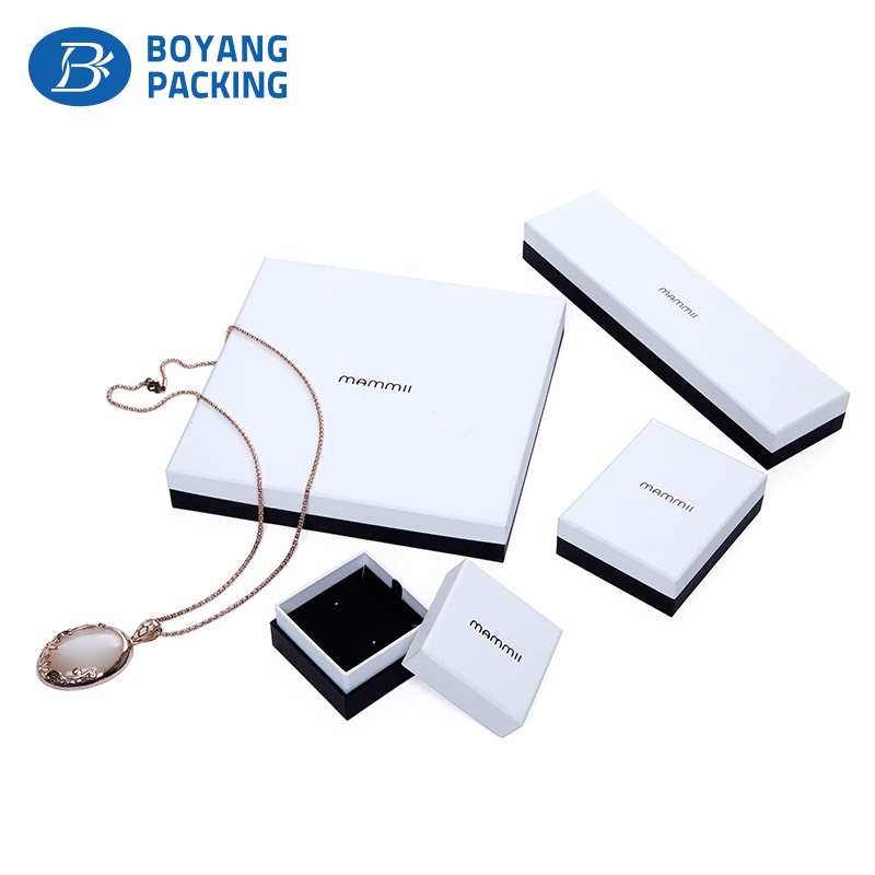 Custom-made beauty pendant boxes wholesale