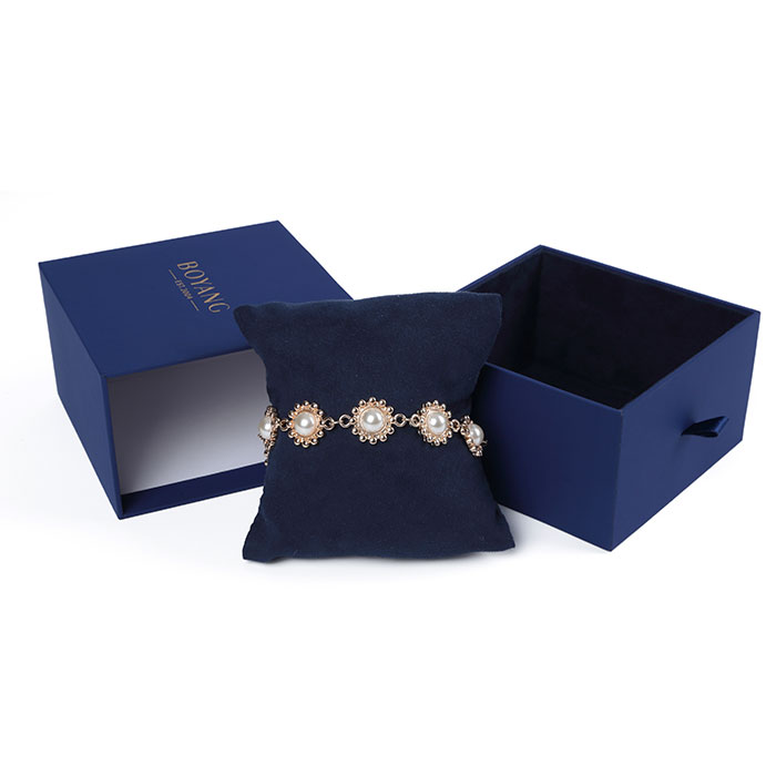 Custom jewellery packaging