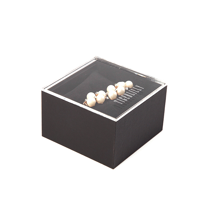 Custom jewelry displays and boxes