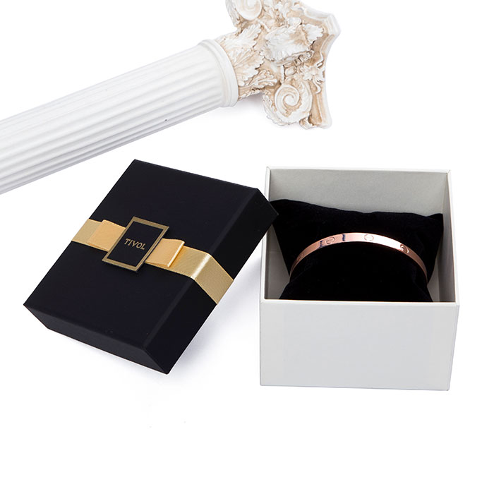 Custom jewelry packaging