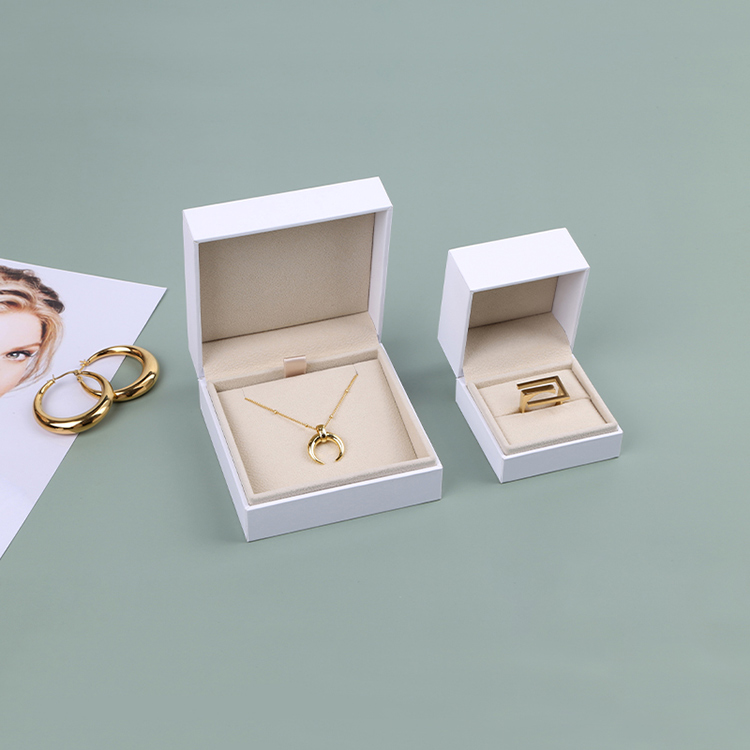 custom jewelry packaging