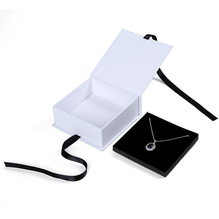 white necklace box wholesale